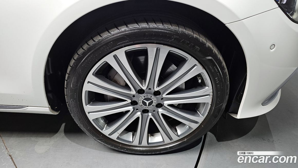 Mercedes-Benz E-Class 2023