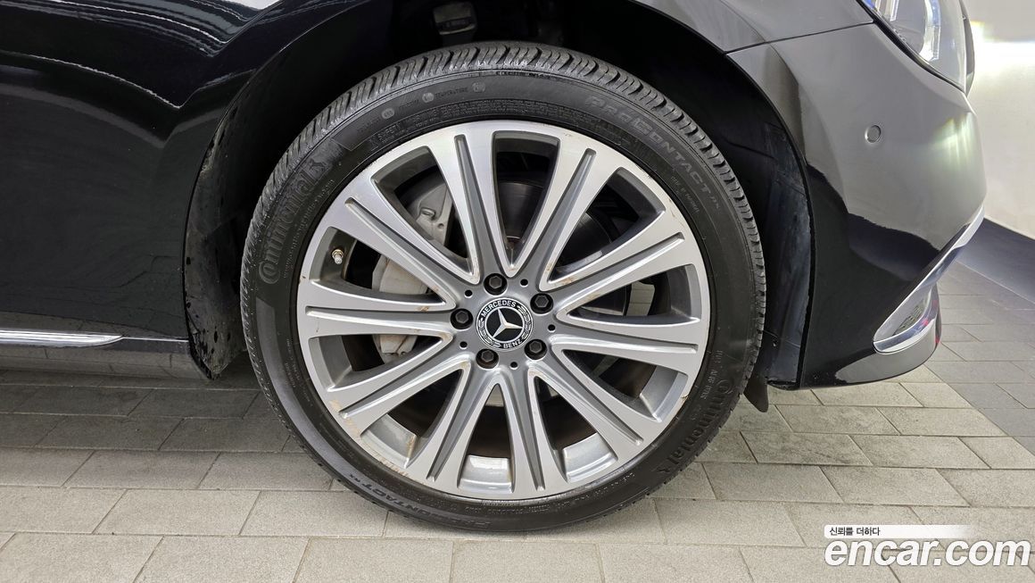 Mercedes-Benz E-Class 2023