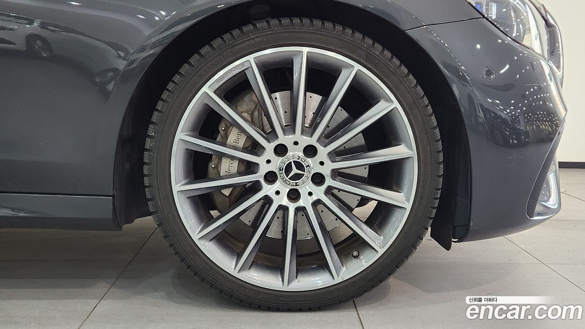 Mercedes-Benz E-Class 2022