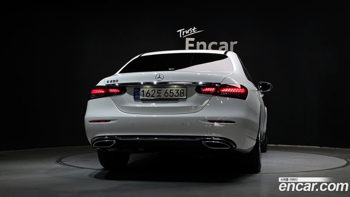Mercedes-Benz E-Class 2022