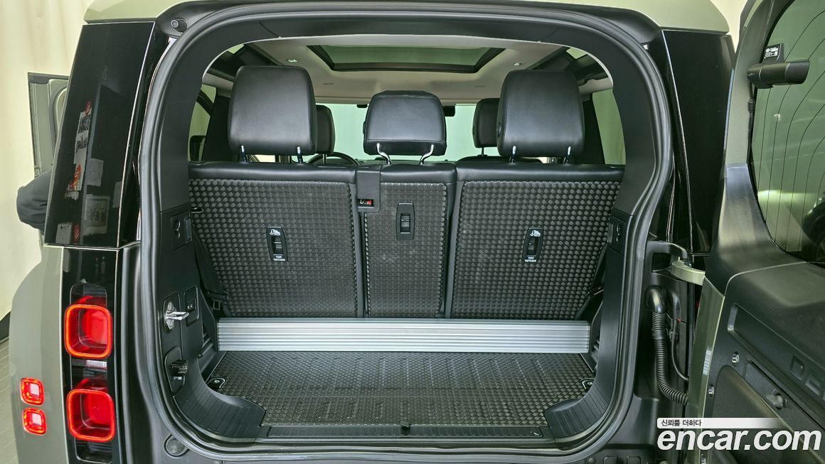 Land Rover Defender 2022