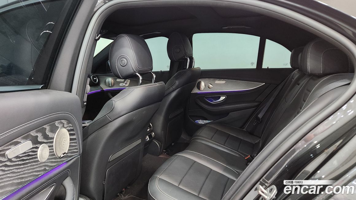 Mercedes-Benz E-Class 2022