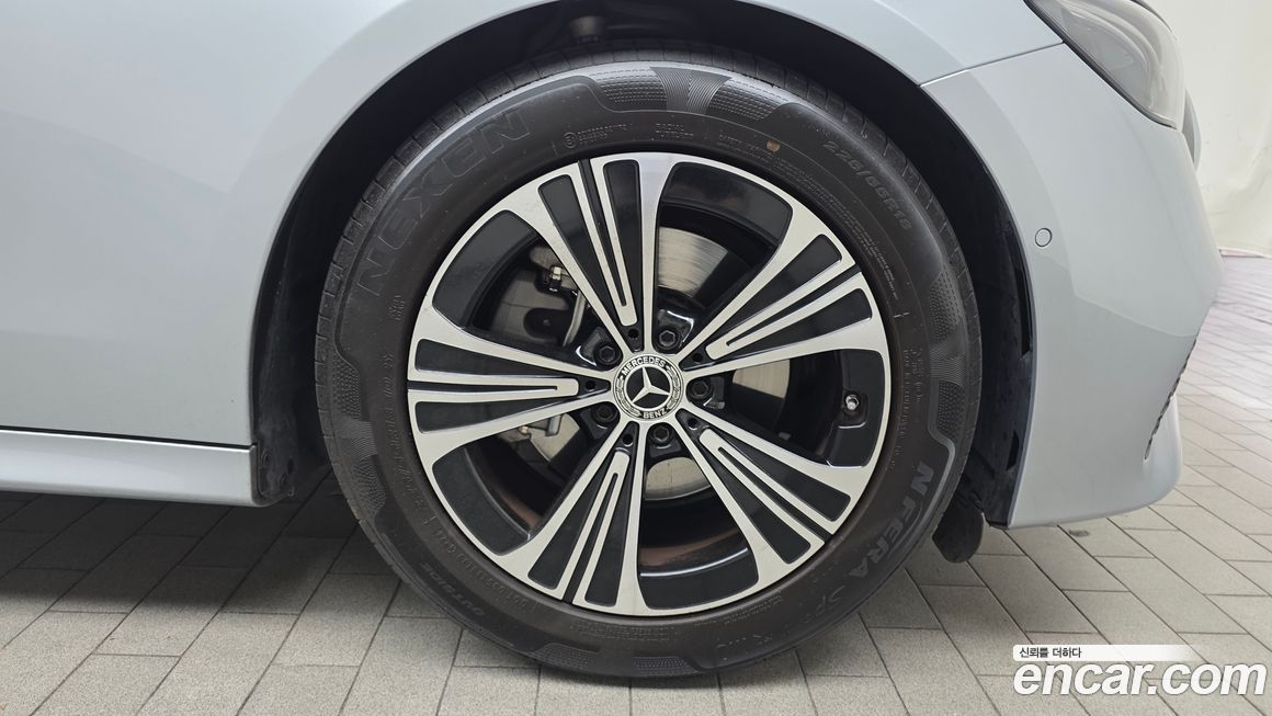 Mercedes-Benz E-Class 2024