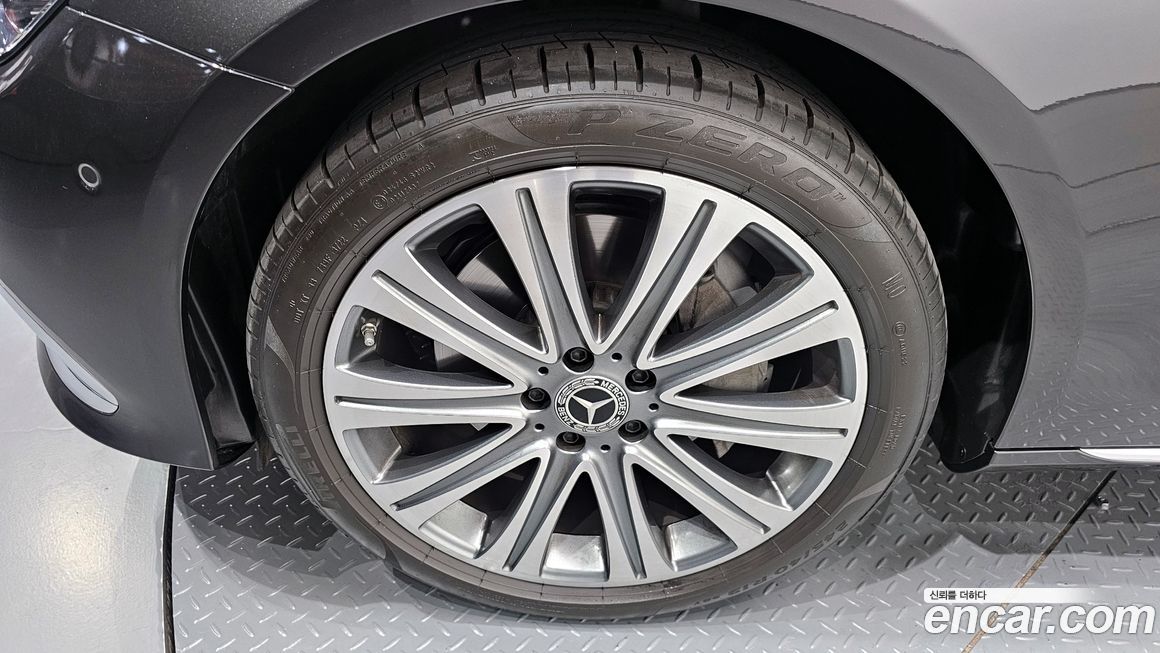 Mercedes-Benz E-Class 2023