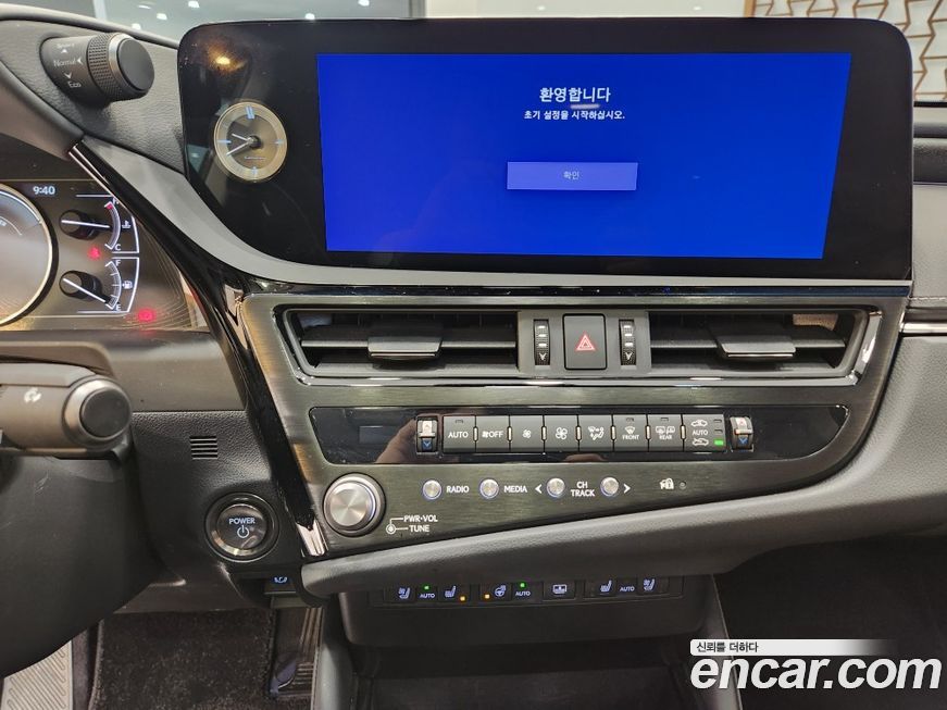 Lexus ES 2025