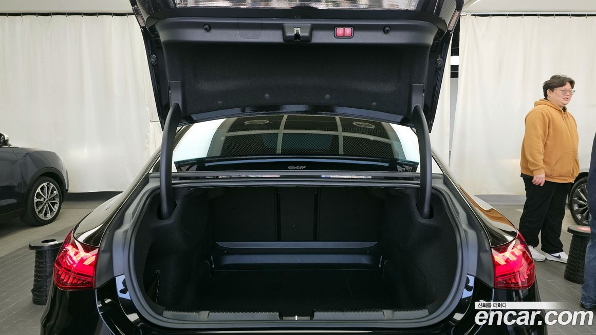 Mercedes-Benz EQE 2023