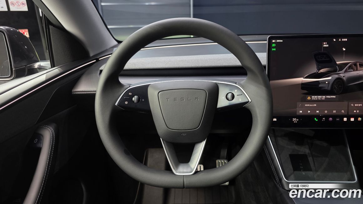 Tesla Model Y 2025