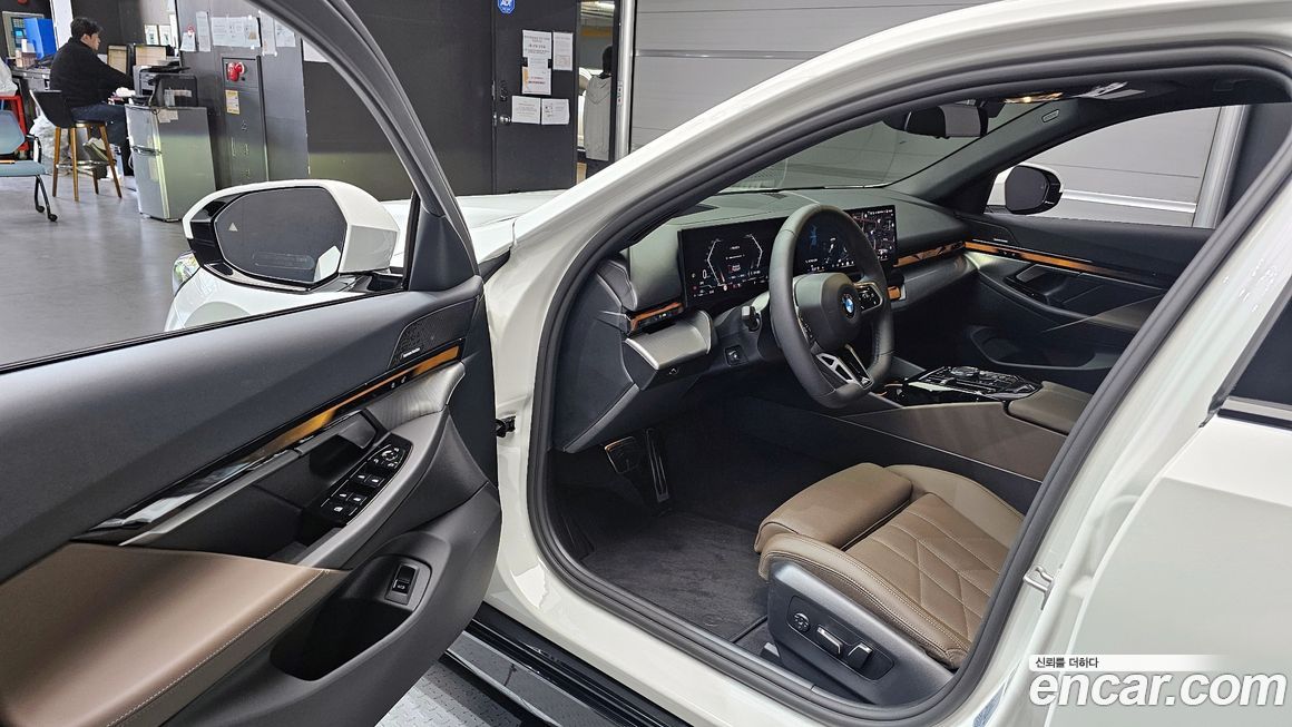 BMW 5-Series 2025