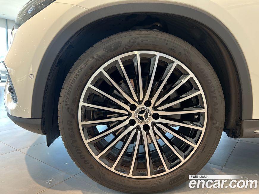 Mercedes-Benz GLC-Class 2025