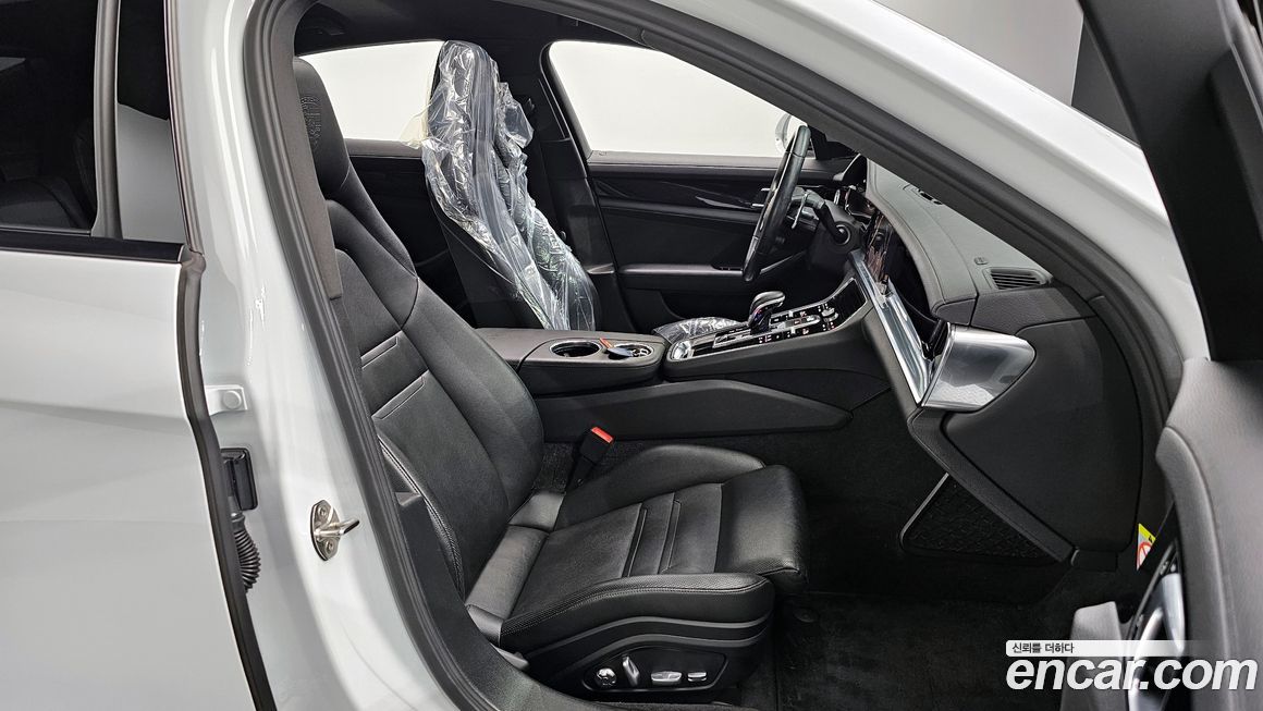 Porsche Panamera 2021