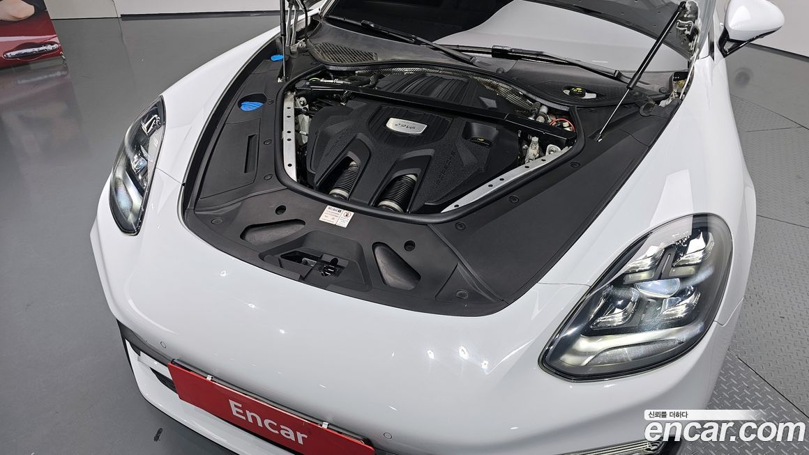 Porsche Panamera 2021