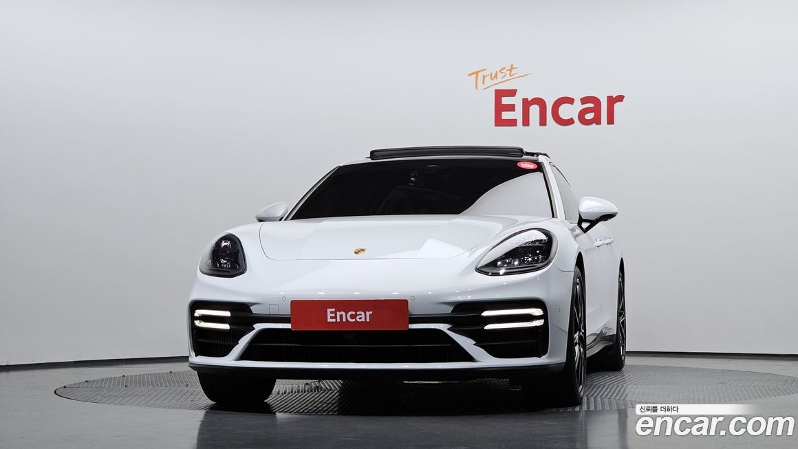 Porsche Panamera 2021