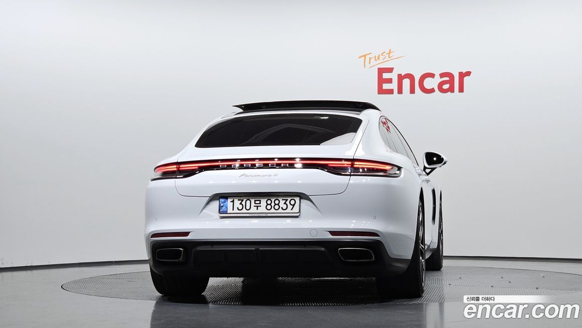 Porsche Panamera 2021