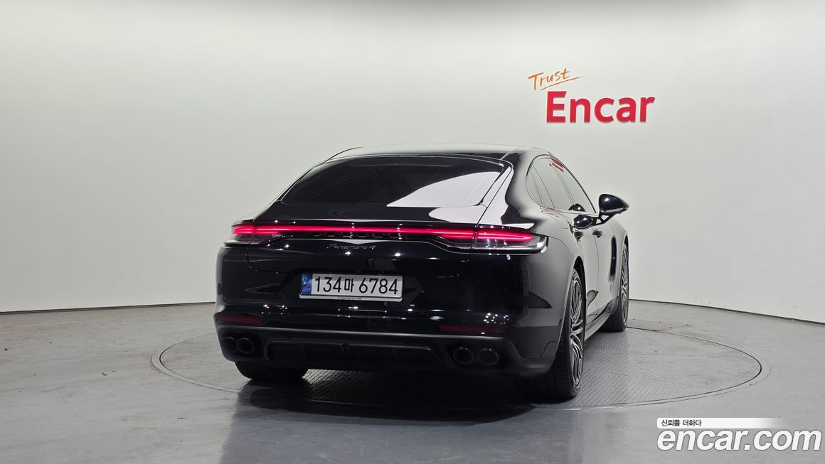 Porsche Panamera 2023