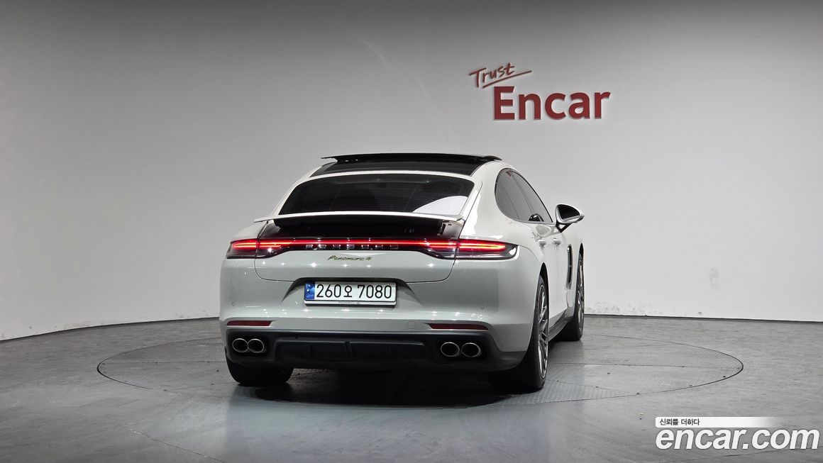 Porsche Panamera 2023