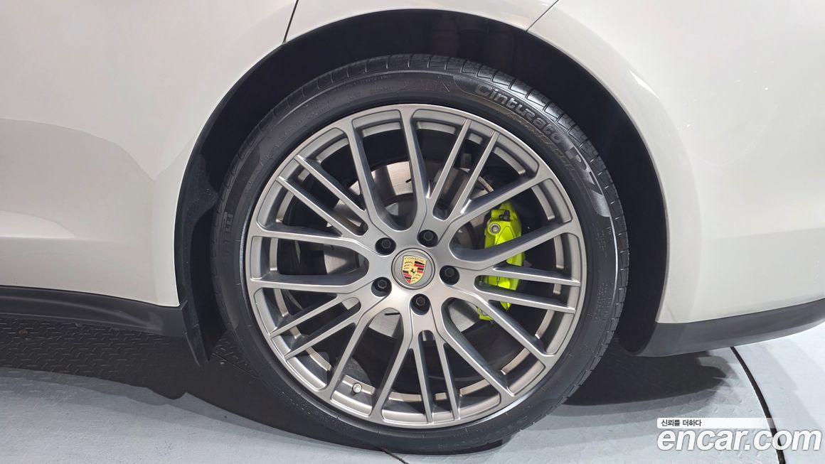 Porsche Panamera 2023