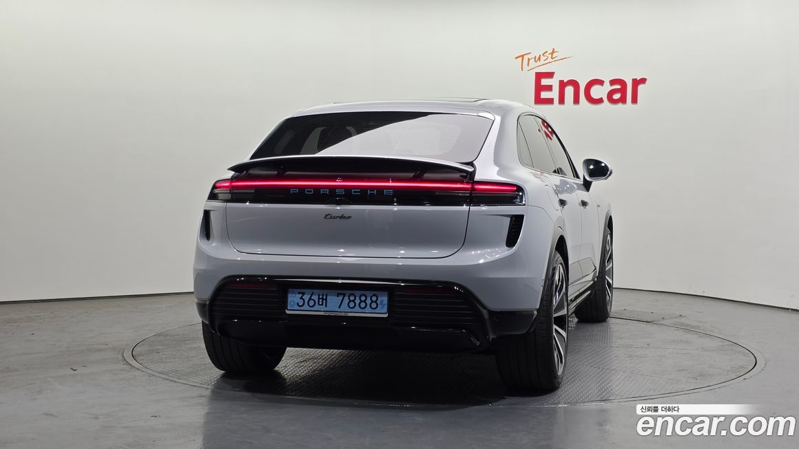 Porsche Macan 2025