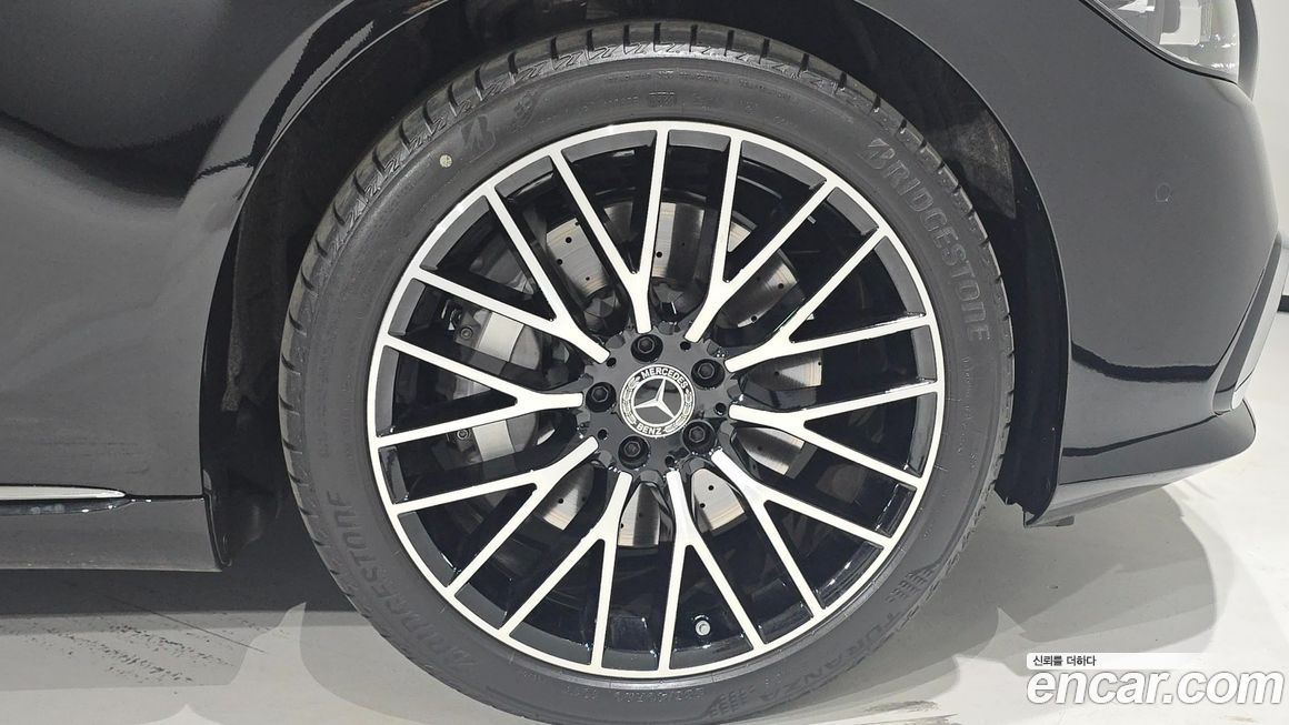 Mercedes-Benz S-Class 2025