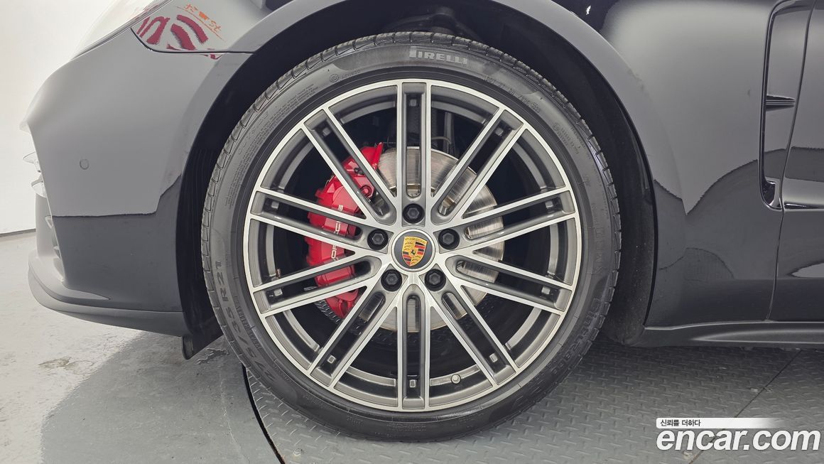 Porsche Panamera 2023