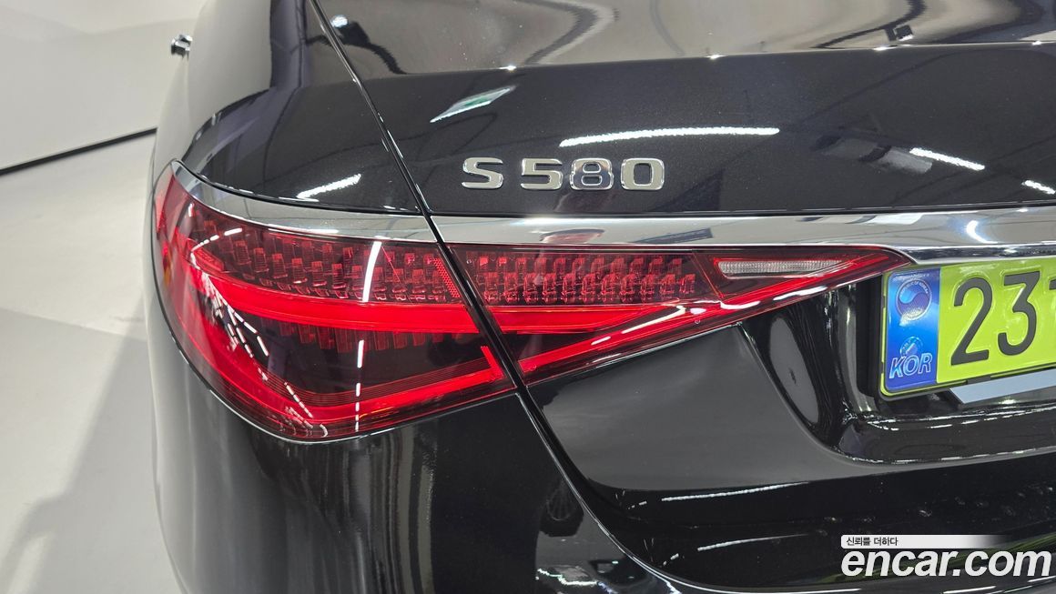 Mercedes-Benz S-Class 2025