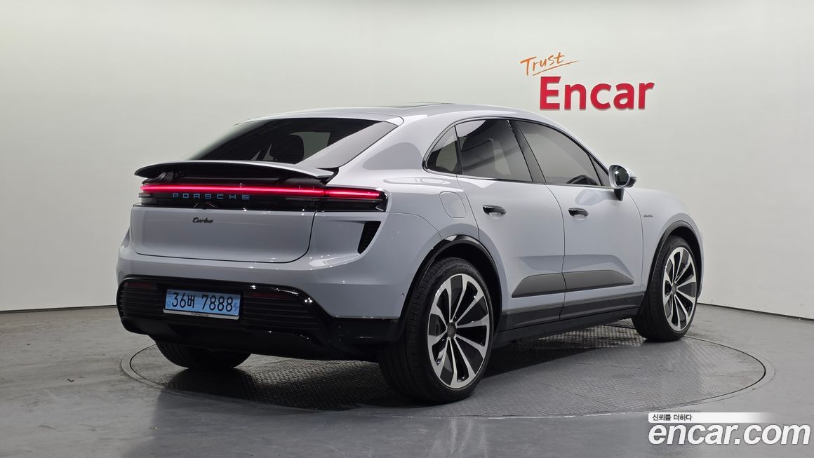 Porsche Macan 2025