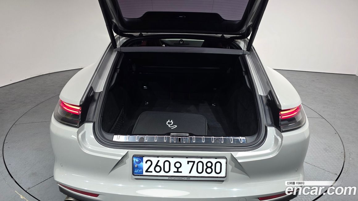 Porsche Panamera 2023