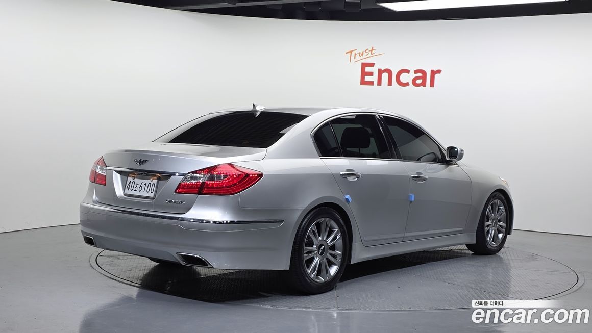 Hyundai Genesis 2012