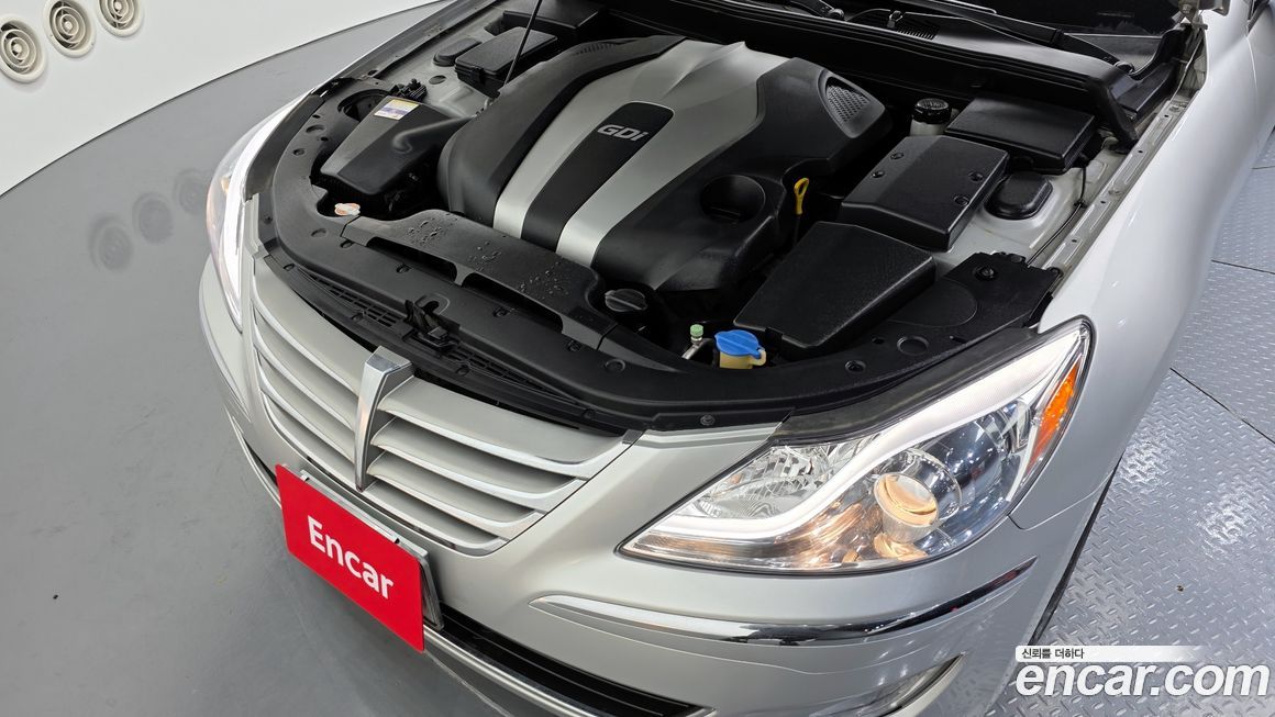 Hyundai Genesis 2012