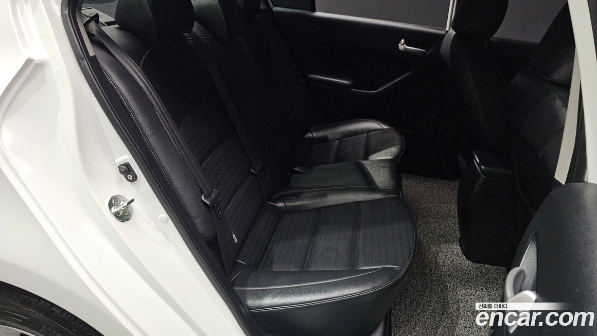 Kia K3 2016