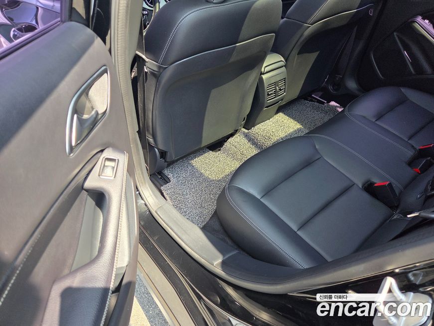 Mercedes-Benz GLA-Class 2016