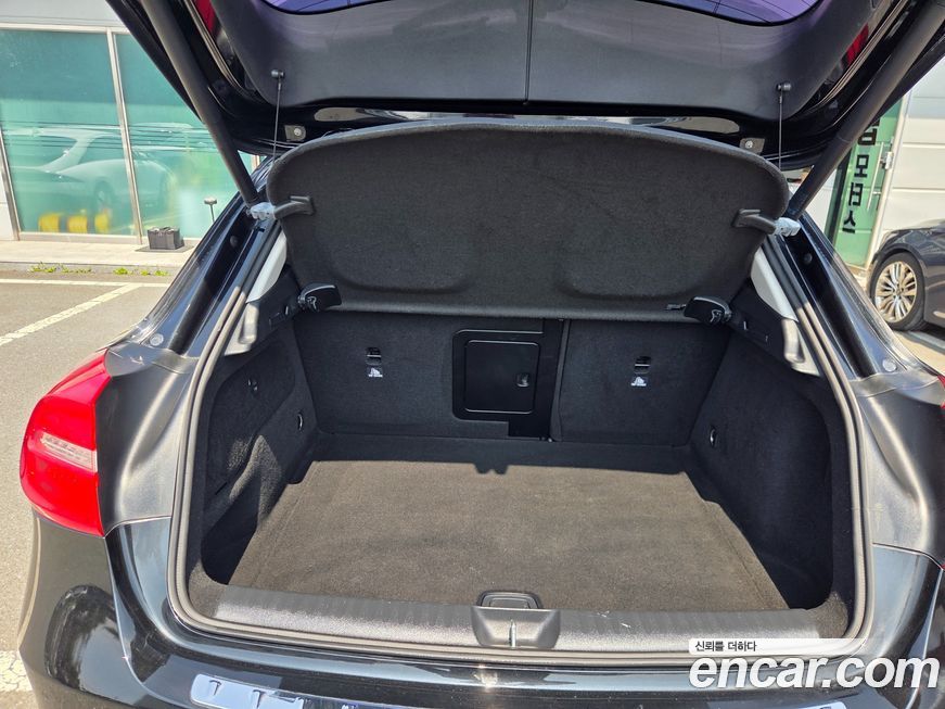 Mercedes-Benz GLA-Class 2016