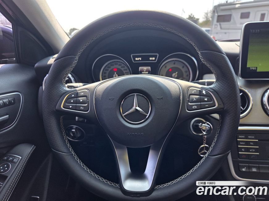 Mercedes-Benz GLA-Class 2016