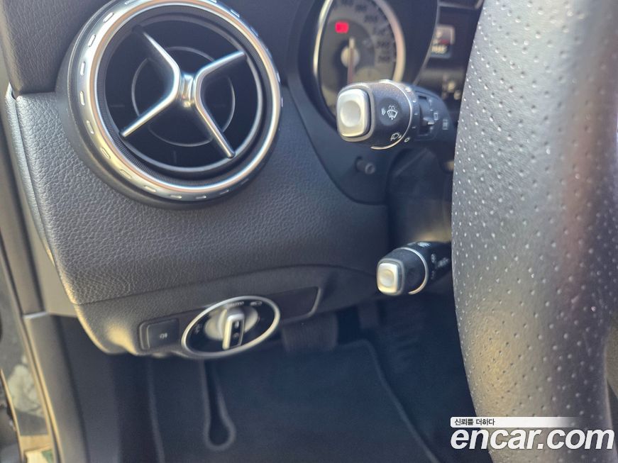 Mercedes-Benz GLA-Class 2016