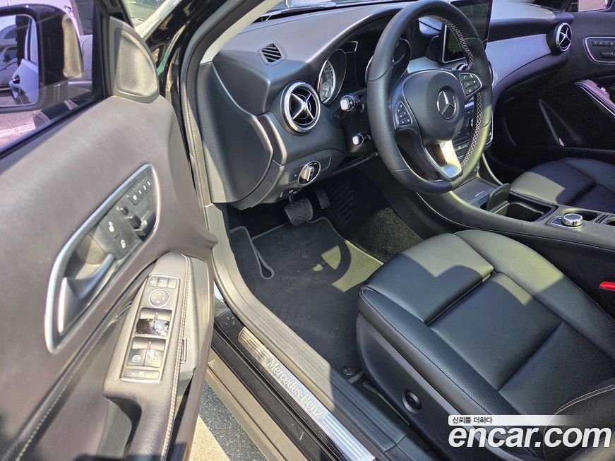 Mercedes-Benz GLA-Class 2016