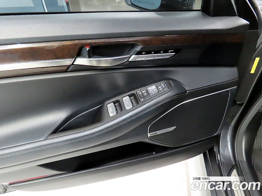 Genesis EQ900 2018