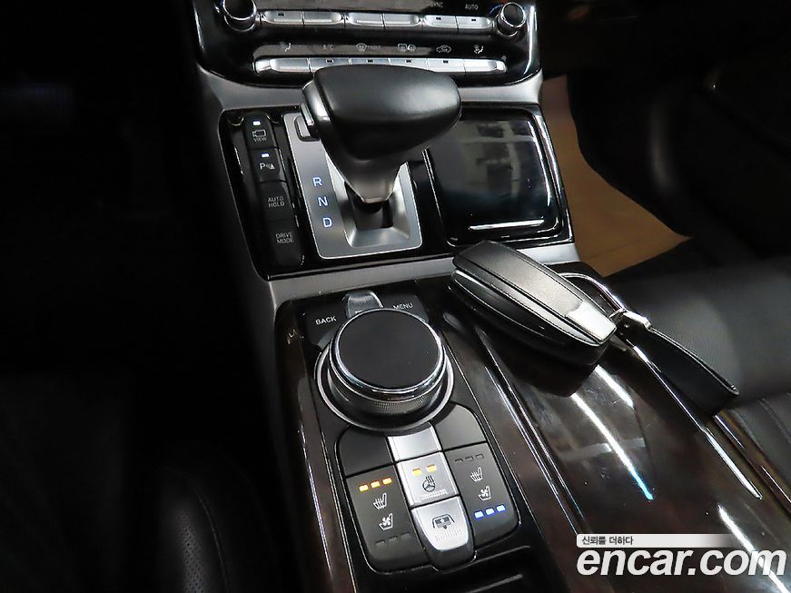 Genesis EQ900 2018
