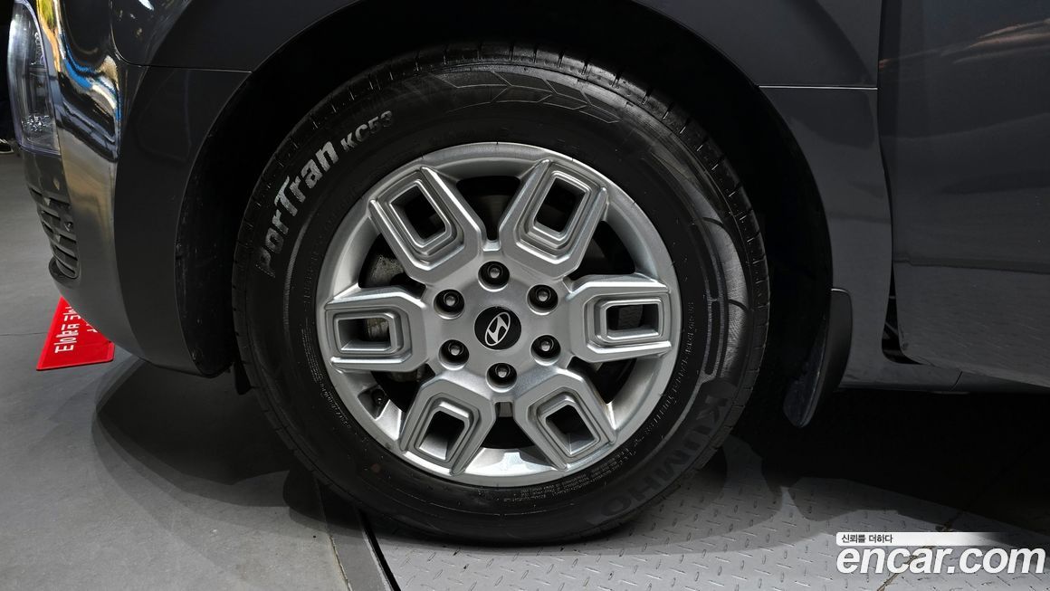Hyundai Staria 2025