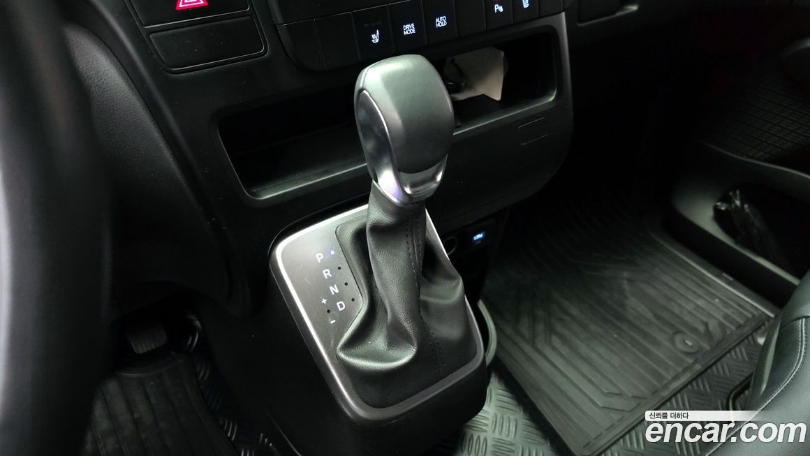 Hyundai Staria 2025
