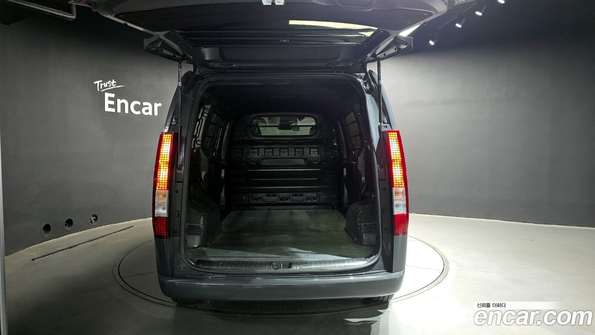 Hyundai Staria 2025