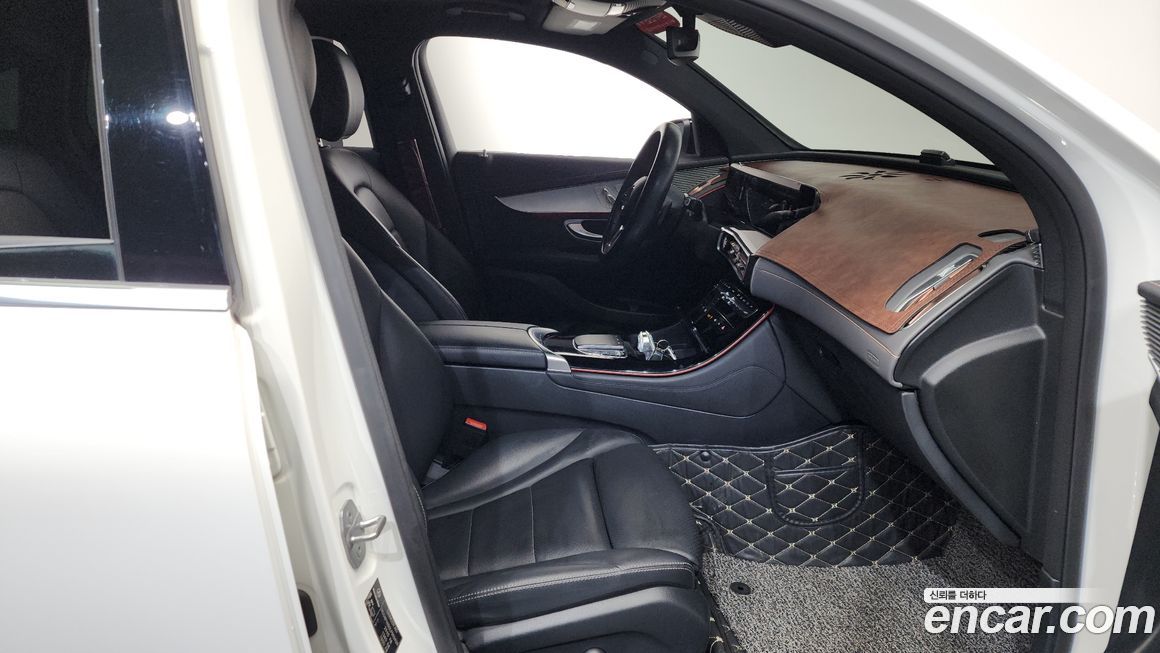 Mercedes-Benz EQC 2020