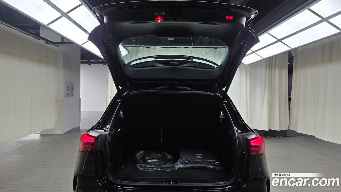 Mercedes-Benz EQA 2025