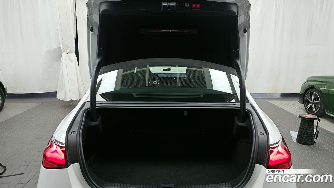 Mercedes-Benz E-Class 2025