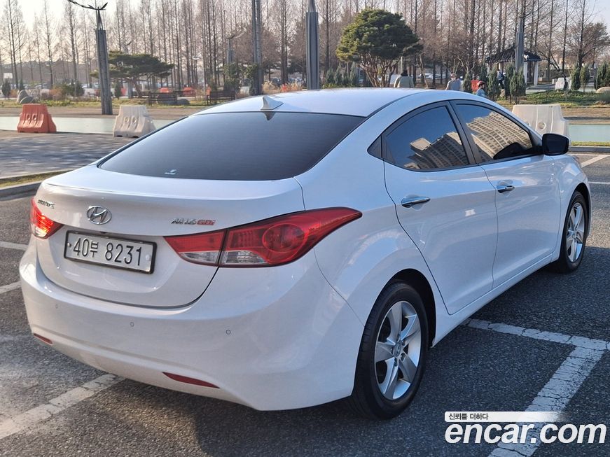 Hyundai AVANTE 2012