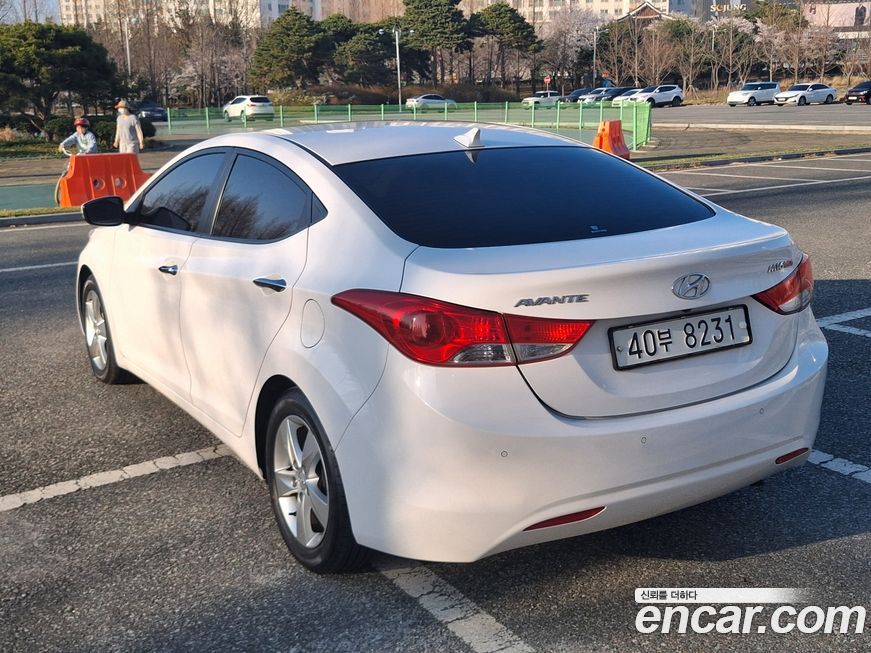 Hyundai AVANTE 2012