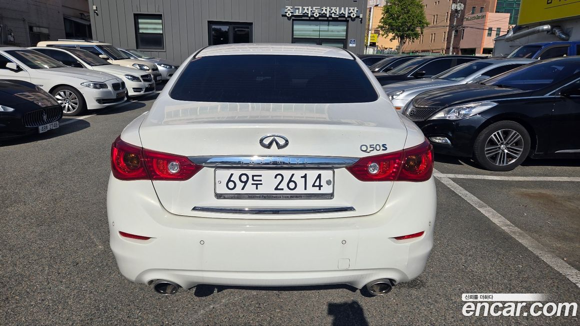 Infiniti Q50 2015