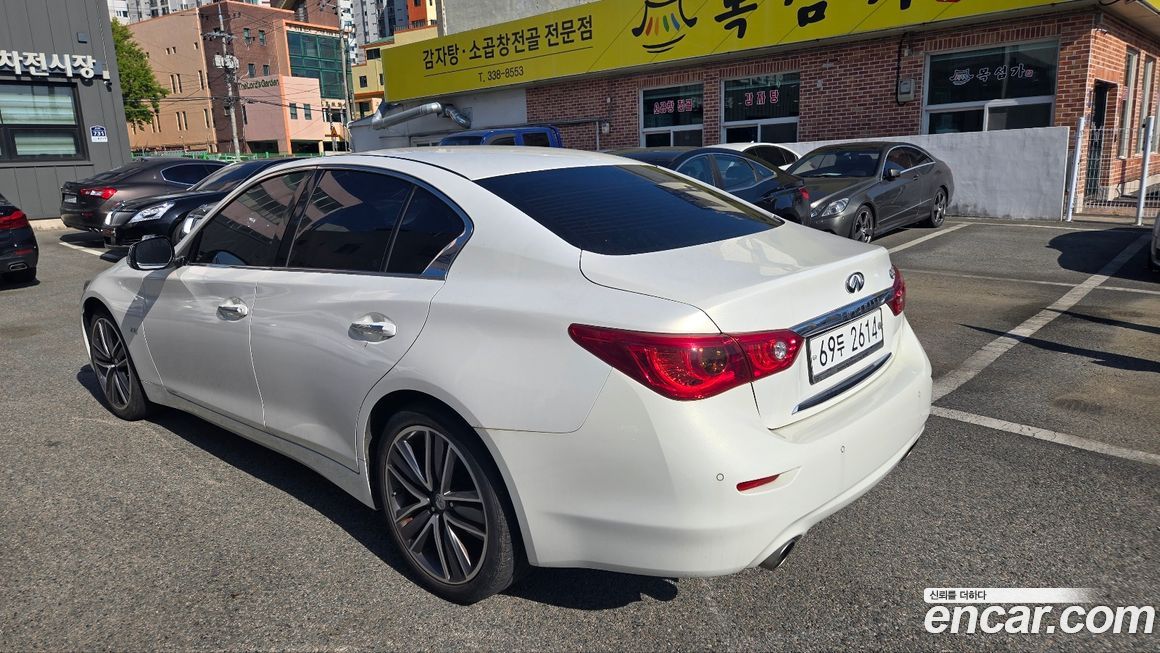Infiniti Q50 2015