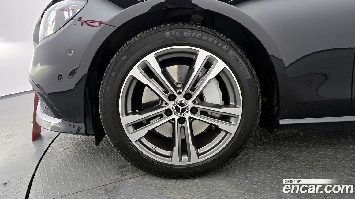 Mercedes-Benz E-Class 2022