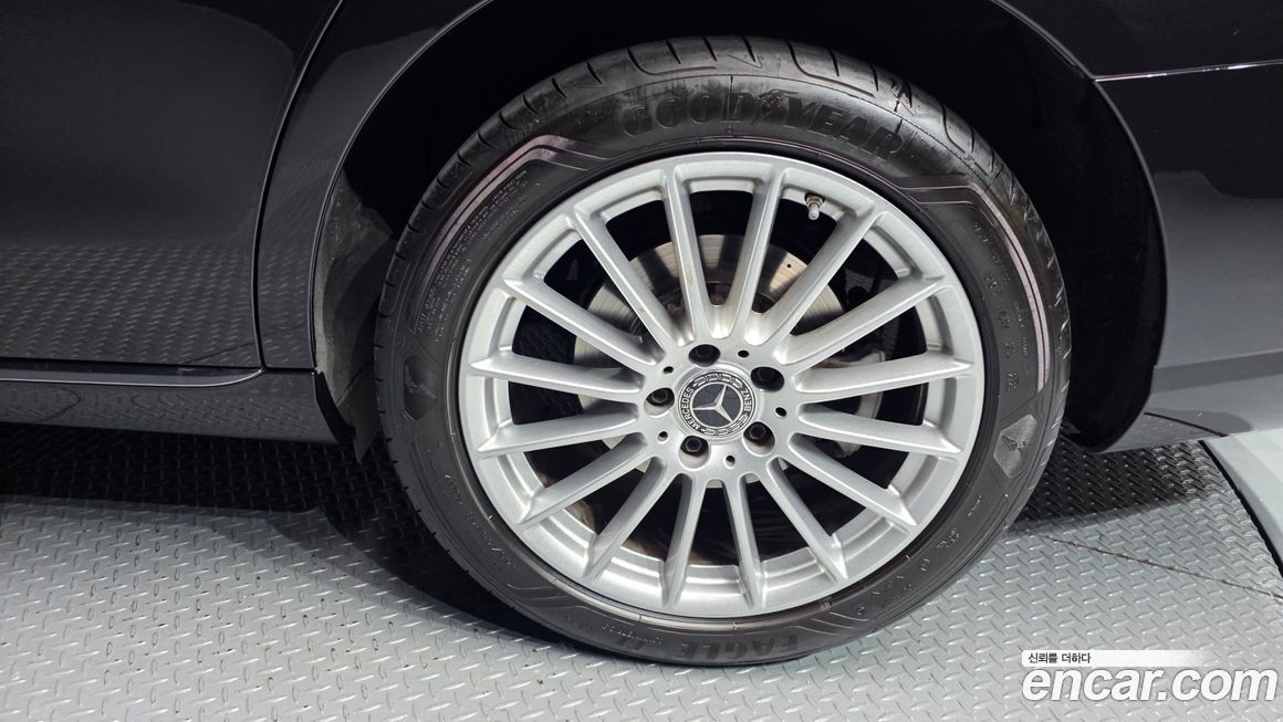 Mercedes-Benz E-Class 2023