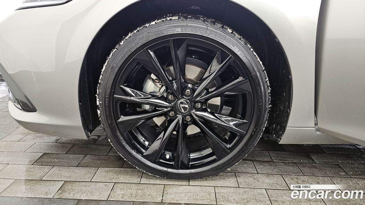 Lexus ES 2024