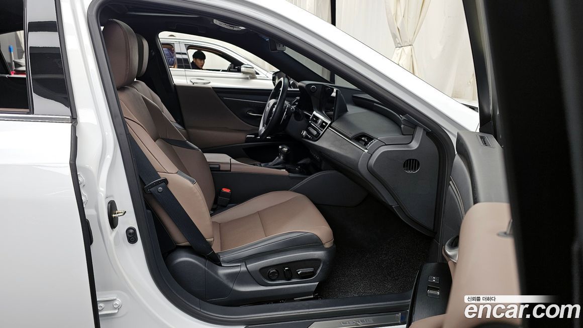 Lexus ES 2024